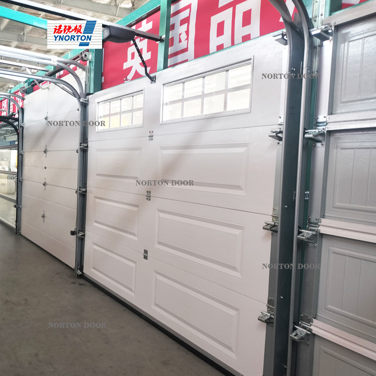 गेराज दरवाजे के नियमित रखरखाव के लिए पांच मुख्य बिंदु: ये तरकीबें उनकी सेवा जीवन को बढ़ाने में मदद करती हैं